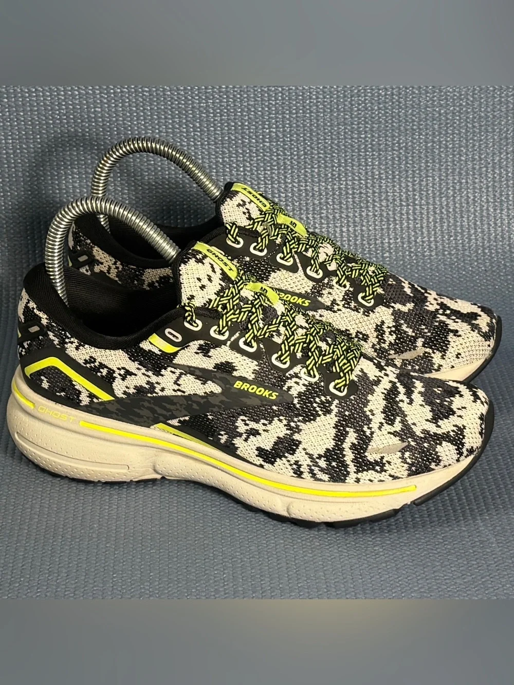 Brooks Ghost 15 White Black Camo Running Shoes 1203801B029 Women’s Size 5